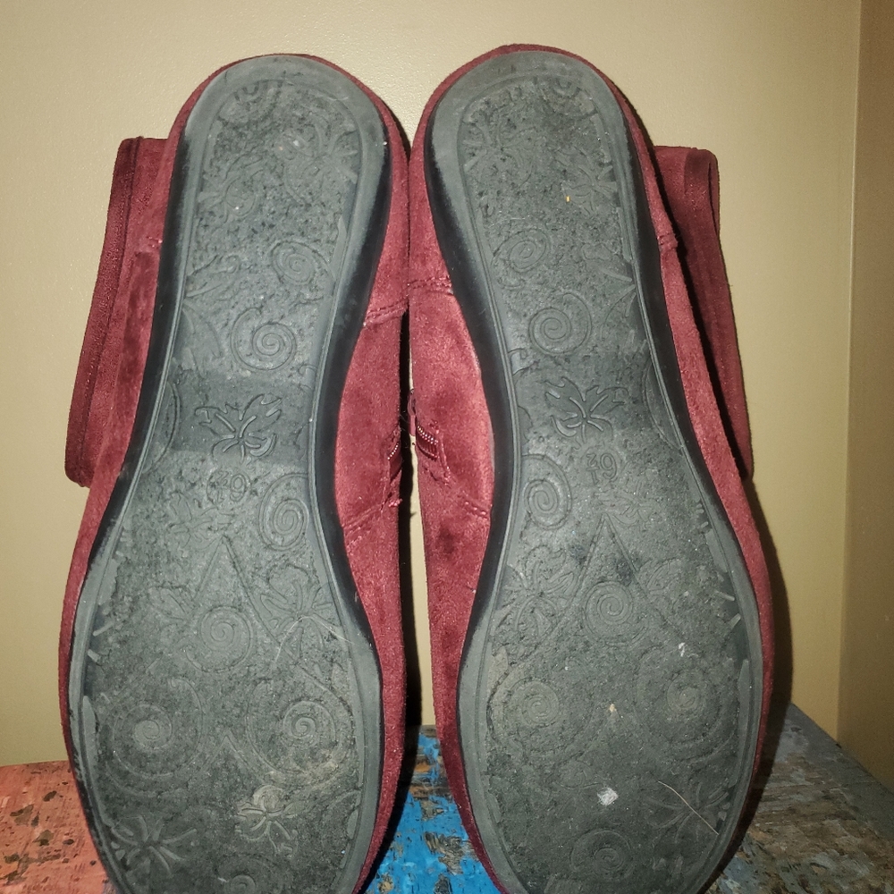 Size 6.5 maroon herstyle booties